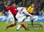 Fussball - Bundesliga , Leverkusen - Stuttgart Zweikampf