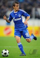 FUSSBALL DFB-Pokal: FC Schalke 04, RAFINHA Einzelaktion