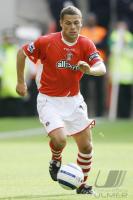 Fussball International: Charlton, YOUNG Einzelaktion am Ball