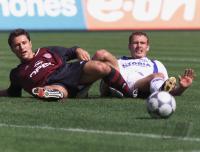 Zweikampf: Bayern Muenchen - Schalke 04