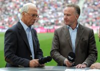 Fussball 1. Bundesliga :  Franz Beckenbauer mit Vorstandsvorsitzender Karl Heinz Rummenigge (v. li., FC Bayern Muenchen)