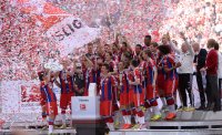 Fussball, 1. Bundesliga  Saison 13/14: JUBEL FC Bayern Muenchen