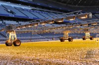 Fussball 1. Bundesliga : Waermelampen in der Allianz Arena zur Bestrahlung des Rasens