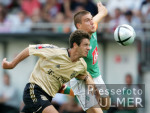 Fussball Ligapokal: Bayern - Bremen, Zweikampf