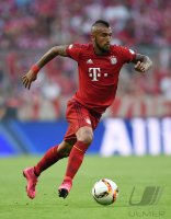 Fussball 1. Bundesliga Saison 15/16: Arturo Vidal (FC Bayern Muenchen)