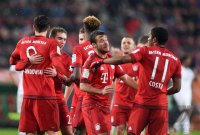 Fussball 1. Bundesliga 15/16: FC Augsburg - FC Bayern Muenchen
