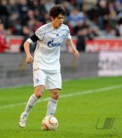 Fussball: 1. Bundesliga Saison 2010/2011: Schalke, UCHIDA