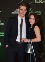 Fussball, 1. Bundesliga Saison 2012/2013: Nils Petersen posiert mit Freundin Annemarie Ziege