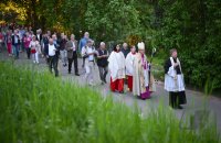 Maiandacht mit Lichterprozession mit Gnadenbild der Schmerzhaften Mutter vom Weggental