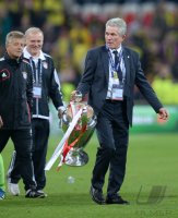 Fussball Champions League Finale 2013:  Trainer Jupp Heynckes (FC Bayern Muenchen) mit Pokal