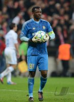 FUSSBALL INTERNATIONAL  CHL Viertelfinale 11/12:  Torwart Steve Mandanda (Olympique Marseille)