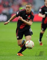 Fussball: 1. Bundesliga Saison 2010/2011: Leverkusen, SAM am Ball