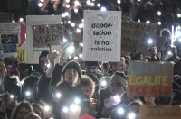 Lichtermeer fuer die Demokratie auf dem Tuebinger Marktplatz