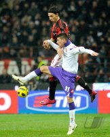 FUSSBALL SERIE A:  Zlatan Ibrahimovic (li, AC Mailand) gegen Gilardino Alberto (re, Fiorentina)