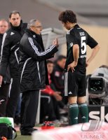 Fussball 1. Bundesliga : Trainer Felix Magath mit Koo Ja Cheol (v. li., VfL Wolfsburg)