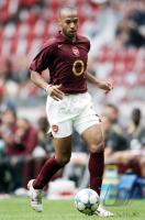 Fussball International: Arsenal, HENRY Einzelaktion am Ball