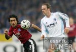 Fussball 1. Bundesliga: Schalke - Hamburg, Zweikampf