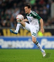 Fussball: 1. Bundesliga Saison 2010/2011: VfL Wolfsburg, RIETHER am Ball