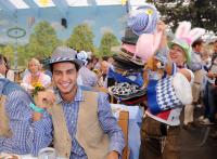 Fussball 2. Bundesliga : TSV 1860 Muenchen auf dem Oktoberfest