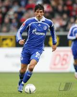 Fussball 1. Bundesliga: Schalke, KURANYI Einzelaktion