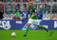 Fussball: 1. Bundesliga Saison 2010/2011: Bremen, WESLEY am Ball