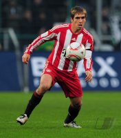 Fussball: 1. Bundesliga Saison 2010/2011, Bayern: LAHM am Ball