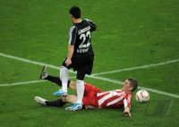 Fussball 1. Bundesliga : Ilkay Guendogan  (li, 1 FC Nuernberg) gegen Bastian Schweinsteiger (re, FC Bayern Muenchen)