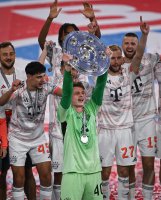 Fussball 1. Bundesliga 24/25: FC Bayern Muenchen feiert die 34. Deutschen Meisterschaft