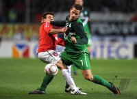 1. Fussball Bundesliga: Marco Caligiuri (li, 1. FSV Mainz 05) gegen Marko Arnautovic (re, SV Werder Bremen)