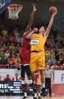 Basketball 1. Bundesliga 14/15 Hauptrunde:  Walter Tigers Tuebingen - Brose Baskets Bamberg