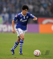Fussball 1. Bundesliga  Saison 2010/2011: Atsuto Uchida (FC Schalke 04)