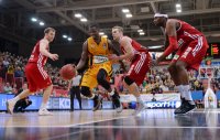 Basketball 1. Bundesliga 2013/2014:  Walter Tigers Tuebingen - Brose Baskets Bamberg