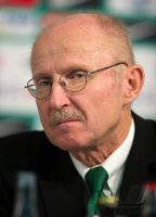 Fussball 1. Bundesliga, Saison 2011/2012: Pressekonferenz Werder Bremen zur Vertragsverlaengerung von Manager und Trainer