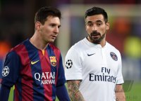 Fussball CHL  Saison 2014/2015: Ezequiel Lavezzi (Paris Saint-Germain) und Lionel Messi (Barca)
