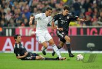 FUSSBALL Testspiel : Mark van Bommel (li, FC Bayern Muenchen) gegen CRISTIANO RONALDO (Real Madrid) gegen Nicolas Juellich (re, FC Bayern Muenchen)