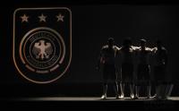 Fussball Nationalmannschaft : ADIDAS WM 2010 Trikot Vorstellung