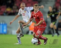 Fussball U21-EURO 2011 Halbfinale:  Marcel Gecov (li, Tschechische Republik) gegen Xherdan Shaqiri (re, Schweiz)
