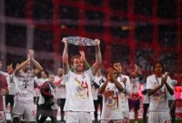 Fussball 1. Bundesliga 24/25: FC Bayern Muenchen feiert die 34. Deutschen Meisterschaft