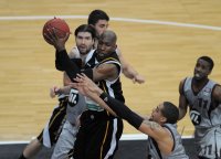 Basketball 1. Bundesliga 2011/2012:  Walter Tigers Tuebingen -Artland Dragons