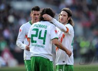 Fussball 1. Bundesliga : JUBEL Sandro Wagner, Claudio Pizarro, Torsten Frings (v. li., SV Werder Bremen)