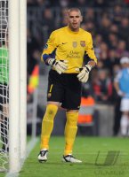 FUSSBALL INTERNATIONAL  CHL Viertelfinale 11/12: Torwart Victor Valdes  (Barca)