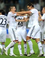 Fussball 1. Bundesliga :  Bastian Schweinsteiger, Daniel van Buyten (v.li., FC Bayern Muenchen)