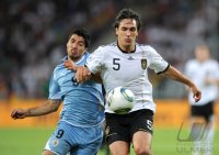 Fussball International EM 2012 Testspiel: Luis SUAREZ (li, Uruguay) gegen Mats Hummels (re, Deutschland)