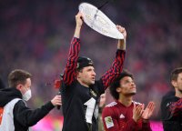 Fussball 1. Bundesliga Saison 21/22: JUBEL FC Bayern Muenchen feiert die 32. Meisterschaft