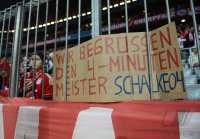 Fussball 1. Bundesliga Saison 12/13:  Haemisches Plakat der FC Bayern Fans