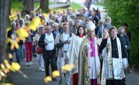 Maiandacht mit Lichterprozession mit Gnadenbild der Schmerzhaften Mutter vom Weggental