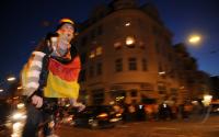 FUSSBALL WM 2010, Fans feiern in Bremen auf der Strasse