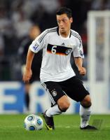 Fussball, International, WM Qualifikation 2010: Deutschland OEZIL am Ball