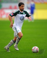 Fussball: 1. Bundesliga Saison 2010/2011: Wolfsburg, DIEGO am Ball