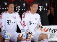 Fussball 1. Bundesliga 2010/2011:  Maximilian Riedmueller,  Torwart Hans Joerg Butt (v. li., FC Bayern Muenchen)